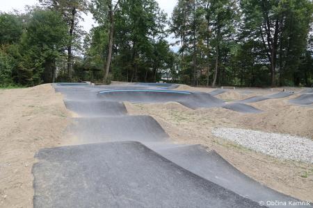 Občina Kamnik vlaga v športno infrastrukturo uredili smo dolgo pričakovani kolesarski poligon – Pumptrack Kamnik (2)